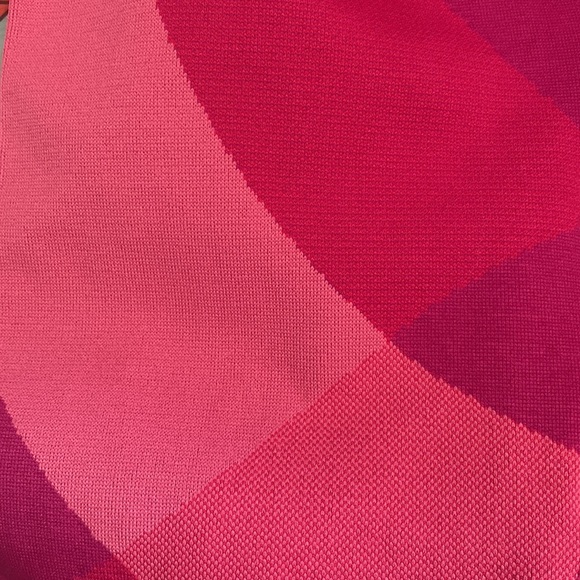 NWT Size M Fushia Fabletics High
Waisted Seamless Leggings - Picture 5 of 8